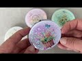Kosmetikspiegel mit flüssigem Glitzer Blumen